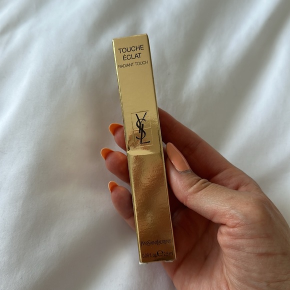 YSL Touche Éclat Awakening Concealer Click Pen- 1 Luminous Radiance - Picture 6 of 11